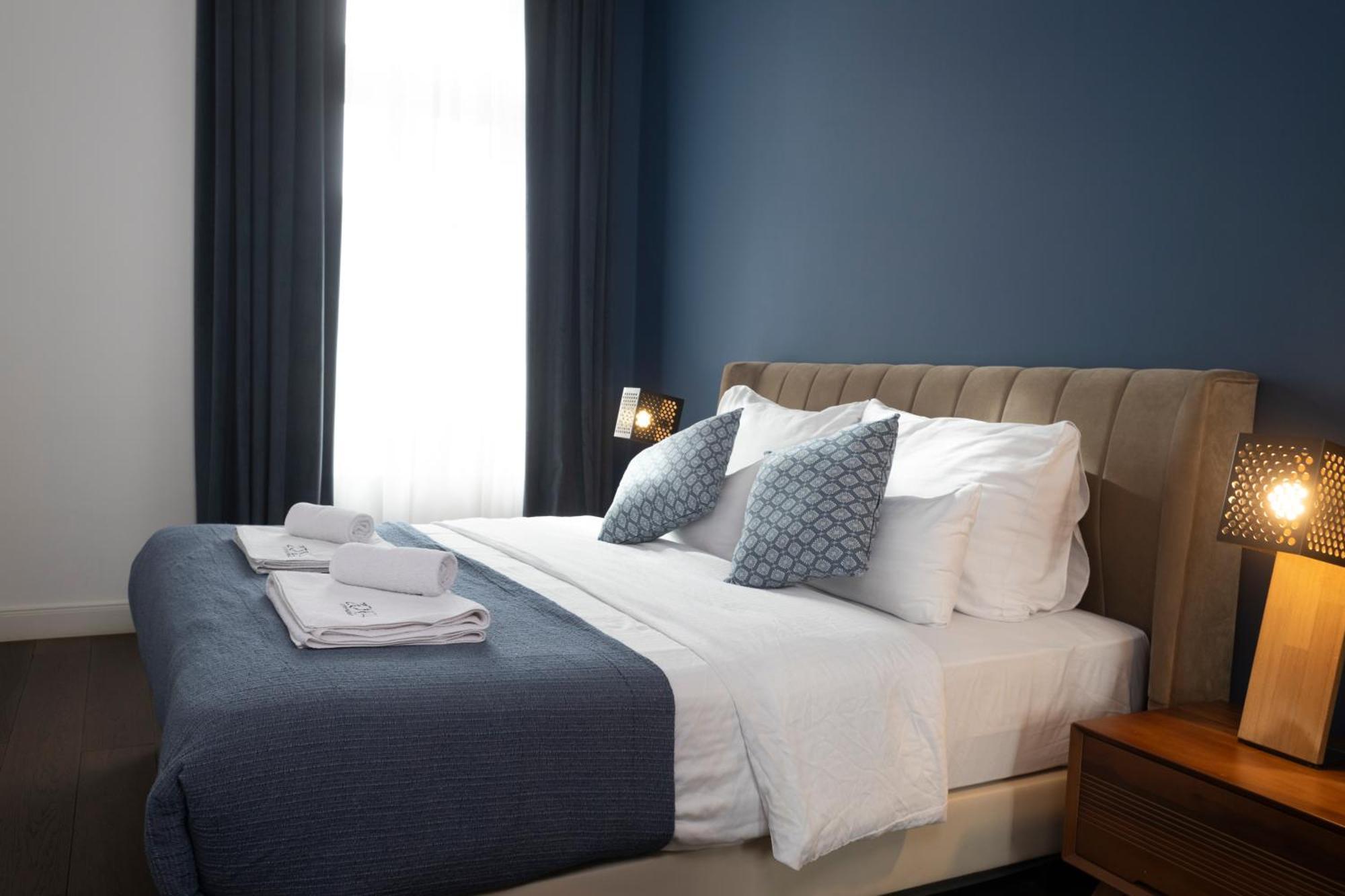 Zoya Luxury Residence Budapeste Exterior foto A bedroom at the hotel