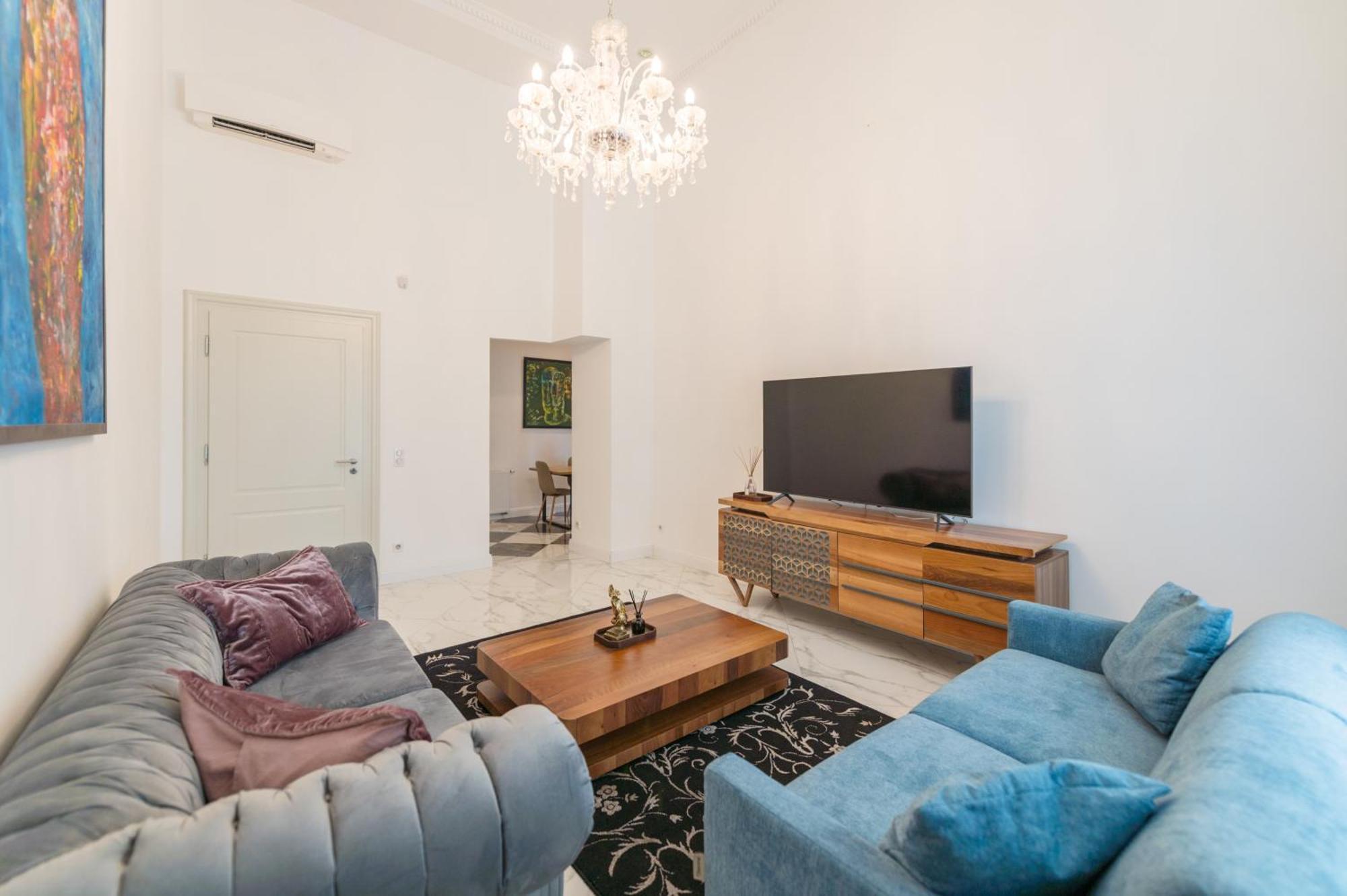 Zoya Luxury Residence Budapeste Exterior foto The living room