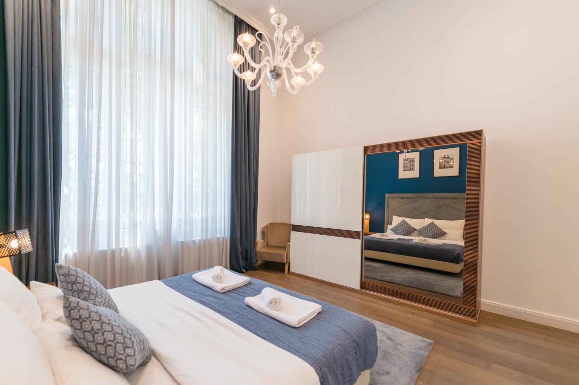 Zoya Luxury Residence Budapeste Exterior foto A bedroom at the hotel