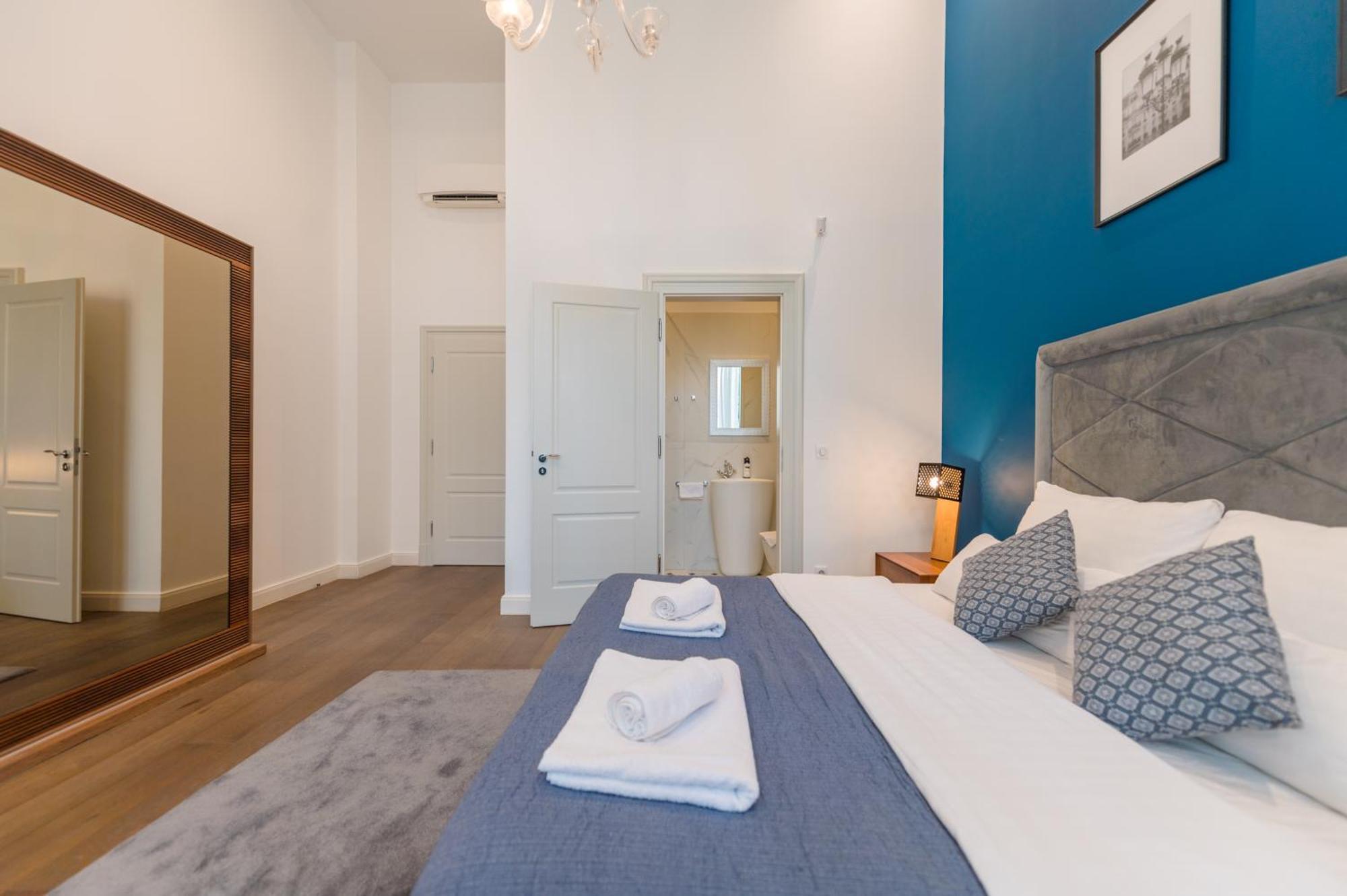 Zoya Luxury Residence Budapeste Exterior foto A bedroom at the hotel