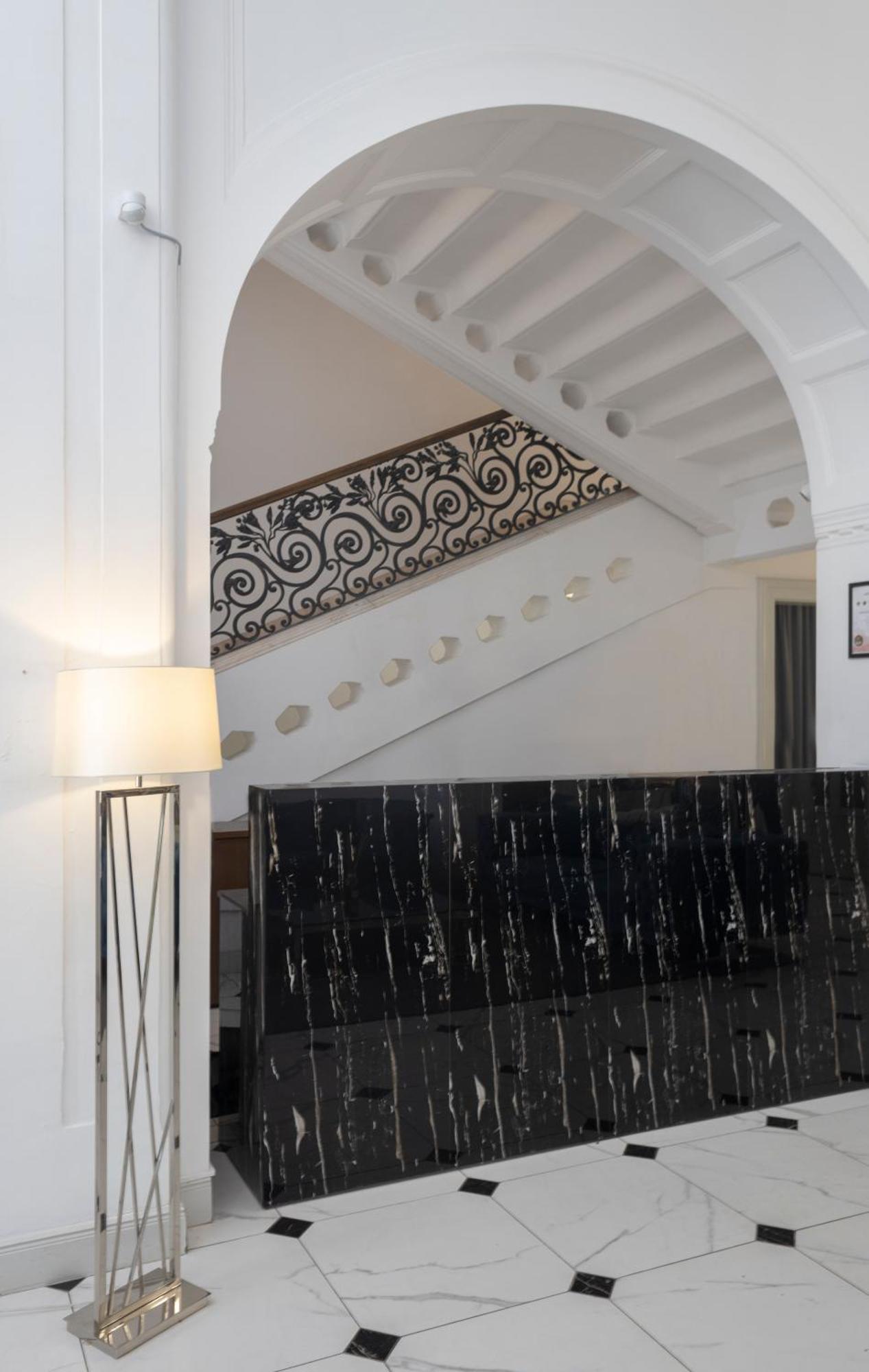 Zoya Luxury Residence Budapeste Exterior foto Interior of the hotel
